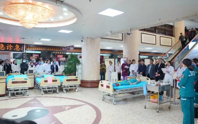 守护“食”刻安全——开封市中医院开展群体性食物中毒应急演练