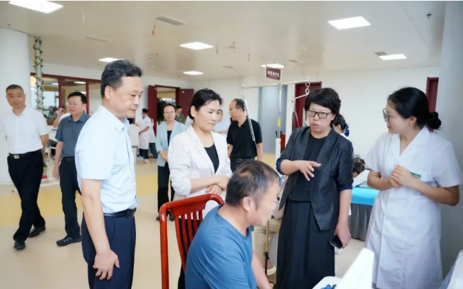 开封市政协副主席刘述荣莅临开封市中医院调研指导工作